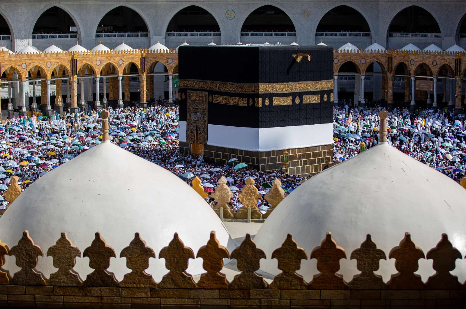 A symbolic Islamic image showing light representing the oneness of God in Shia Islam